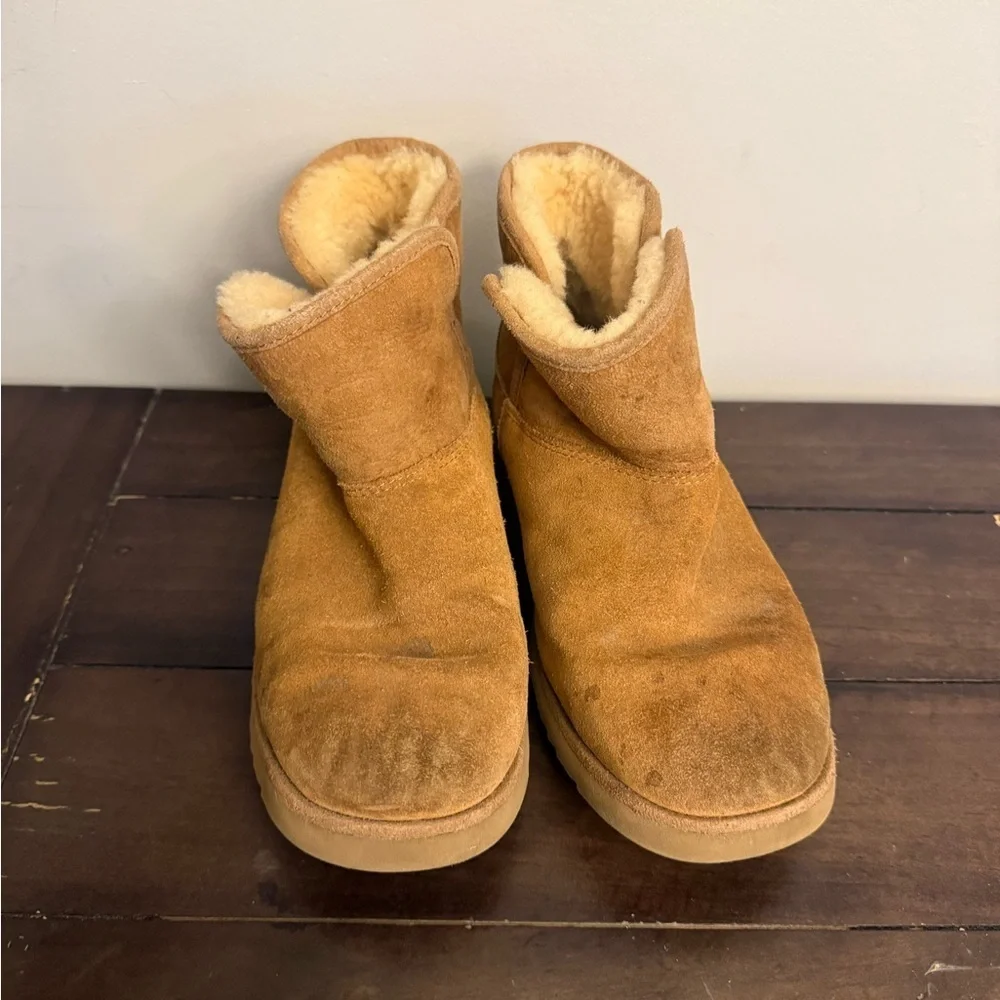 UGG Kids Classic Short Chestnut Suede Shearling Boots Size 3